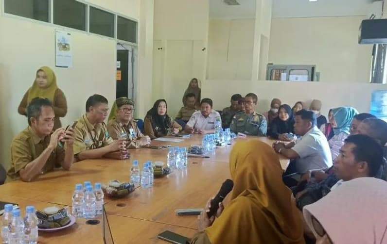 Pertemuan yang dilaksanakan DKUKMPP Nunukan terkait pemindahan lokasi Pasar Tani Alun-alun Nunukan. (Foto: Diansyah/Pusaranmedia.com)