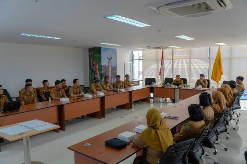 PURNA : Pj Sekprov Kaltara, Dr Bustan SE, M.Si menerima 12 Purna Praja IPDN asal Kaltara, Selasa (26/8) lalu.