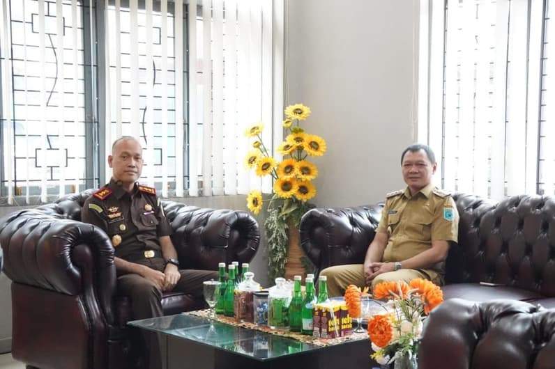 Bupati Paser dr Fahmi Fadli (kanan) bersama Kepala Kejari Paser dr Hary Palar. (Foto: Dok.Prokopim Paser)