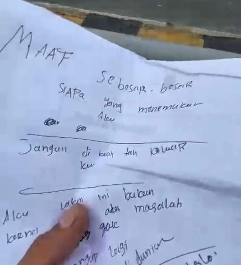 Surat yang ditemukan di Jembatan Mahakam I, Jumat (5/6/2026). (Foto: Relawan)