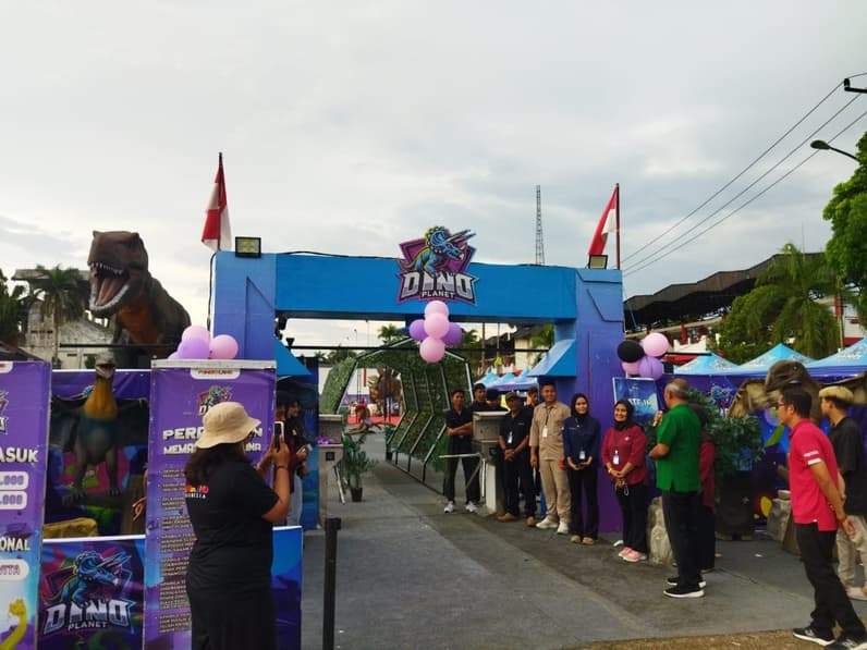 Pembukaan secara resmi dino planet oleh Pemerintah Kecamatan Tenggarong (Foto: Aswin/pusaranmedia.com)