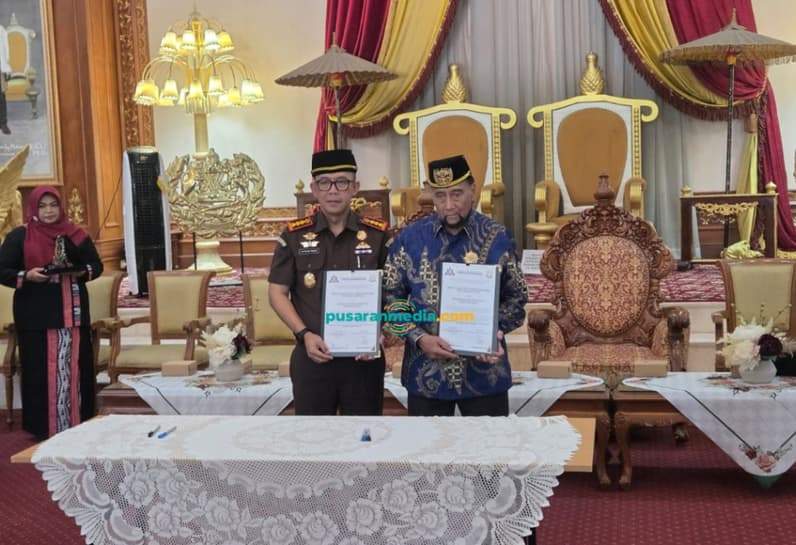 Kejari dan kesultanan kukar teken pakta sinergitas untuk jaga adat dan budaya. (Foto: Aswin/Pusaranmedia.com)