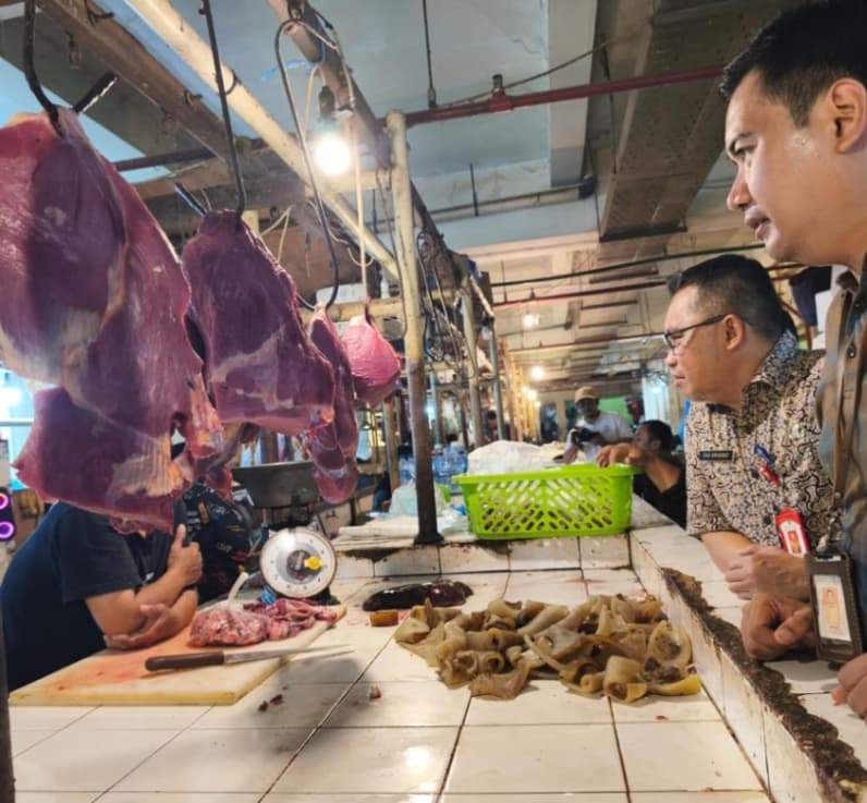 Monitoring Harga Daging di Pasar Rawa Indah Kota Bontang (Dok:Lutfi Aziz/Pusaranmedia.com)