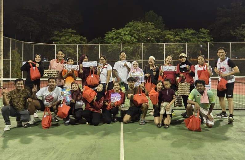 Suasana pelaksanaan pertandingan lapangan tenis dalam rangka memeriahkan HUT ke-81 Republik Indonesia di Town Hall Swarga Bara Kutai Timur. (Foto: Dok BTC Kutim)