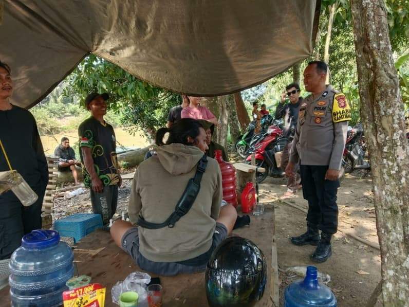 Bhabinkamtibmas Paser Belengkong Berikan Imbauan Edukasi ke Warga untuk Cegah Karhutla