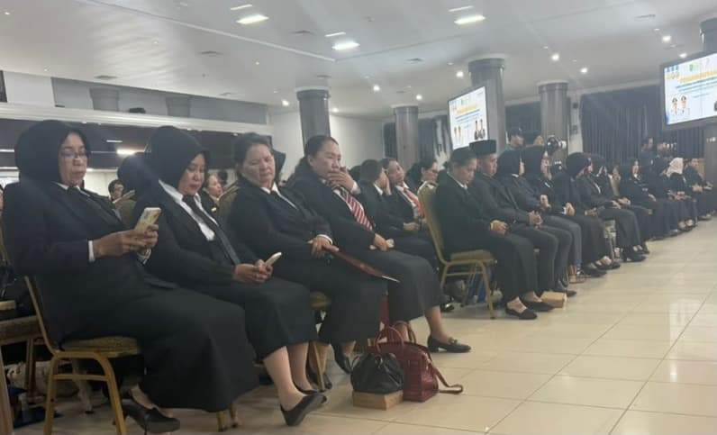 Suasana penerima Satyalancana Karya Satya di ASN Kutai Timur yang diberikan Bupati Kutim, Ardiansyah Sulaiman. (Foto: Siswandi/Pusaranmedia.com)