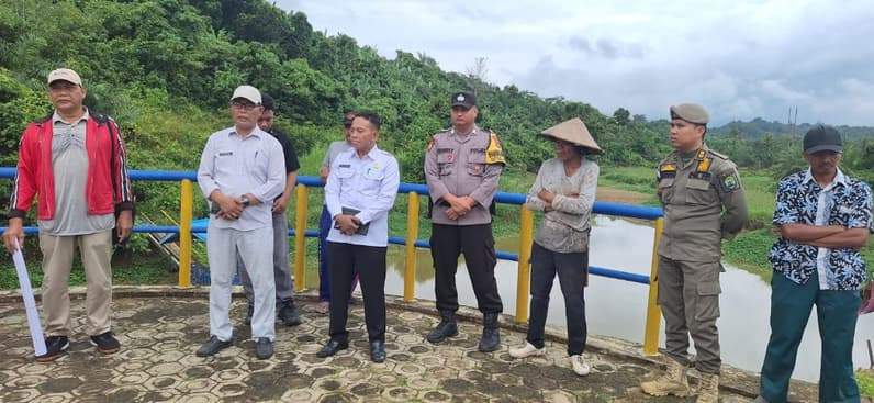 Aksi masyarakat terdampak pembangunan embung Lapri saat menuntut ganti rugi dari Pemkab Nunukan beberapa waktu lalu (Foto: Kecamatan Sebatik Utara)