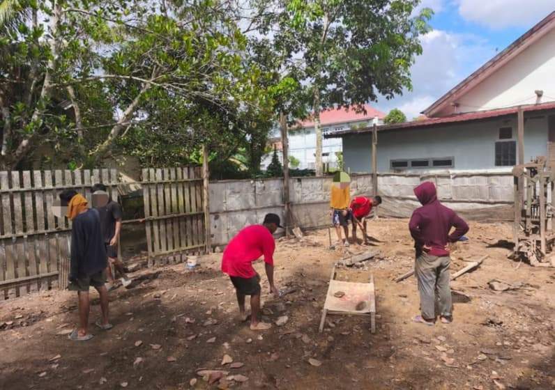penyiapan lahan Sarana Edukasi dan Asimilasi (SAE) lapas kelas 2a Tenggarong (Foto: Humas Lapas)