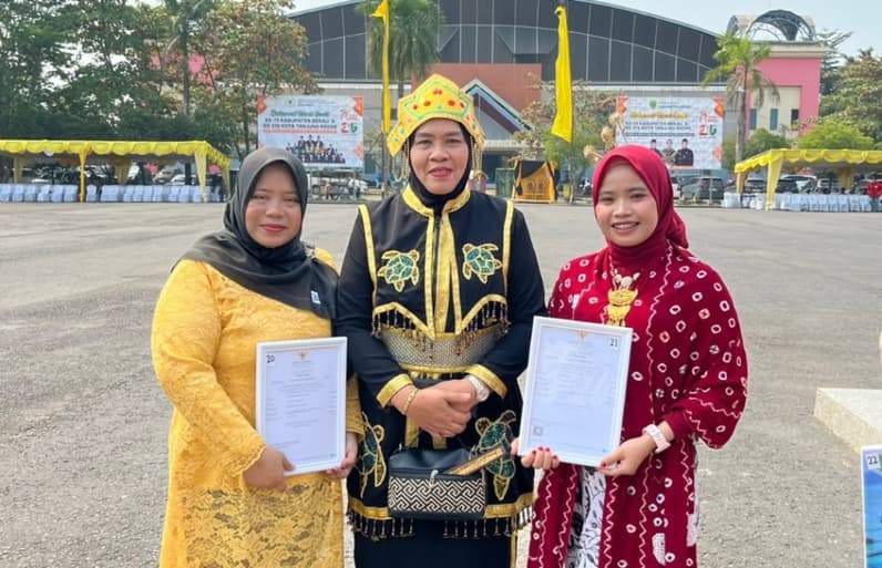 Dua UMKM binaan Diskoperindag Berau telah mendapatkan Sertifikat halal. (Foto: Nur Hidayah/ pusaranmedia.com)