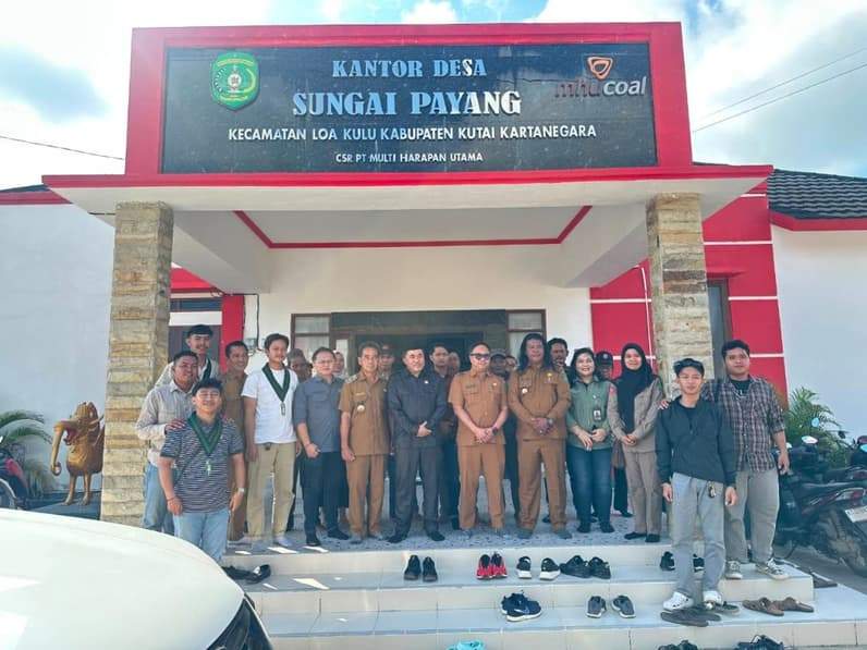 Peninjauan lapangan ke lokasi jembatan sungai payang. (Foto: Risaldi)