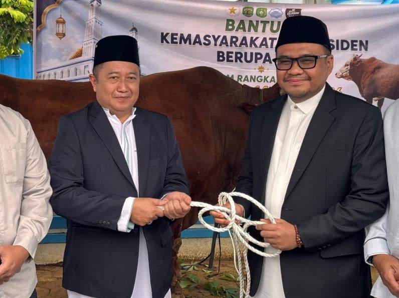 Penyerahan sapi kurban dari Presiden Republik Indonesia, Prabowo Subianto. (Foto: Aswin/Pusaranmedia.com)