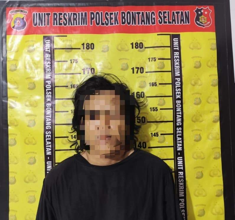 Tersangka Saat Diamankan Polres Bontang (Dok:Lutfi Aziz/Pusaranemdia.com)