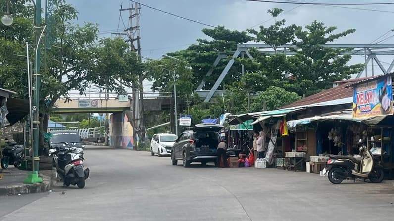 Pedagang kaki lima yang berjualan di kawasan Tanjung Redeb. (Foto: Nur Hidayah/ pusaranmedi.com)