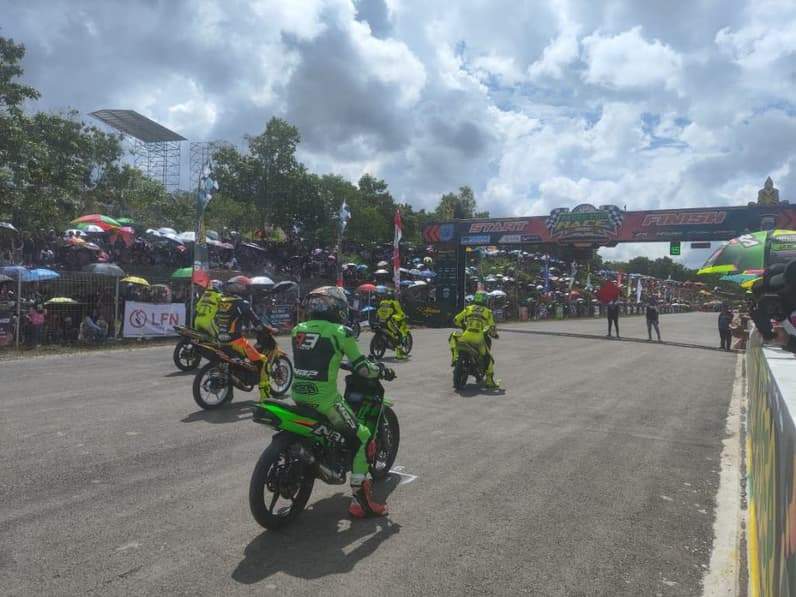 Paser Cup Race 2026 Kapolres Paser Cup dipenuhi penonton. (Foto: Luthfi/Pusaranmedia.com)