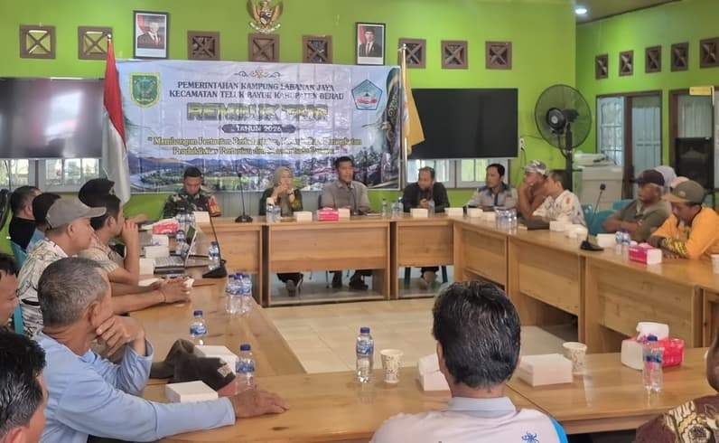 Sosialisasi DTPHP Berau bersama para petani di Kampung Labanan Jaya. (Foto: DTPHP Berau)