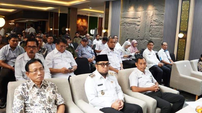 Pelaksanaan lokakarya perlindungan pekerja sektor perkebunan kelapa sawit di Pendopo Lou Bepekat, Kabupaten Paser. (Foto : Prokopim Paser)
