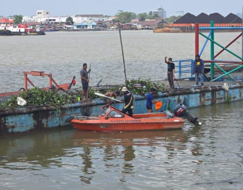 Pembersihan sampah di kawasan Teras Samarinda II, Sabtu (5/9/2026). (Foto: Tri/Pusaranmedia.com)