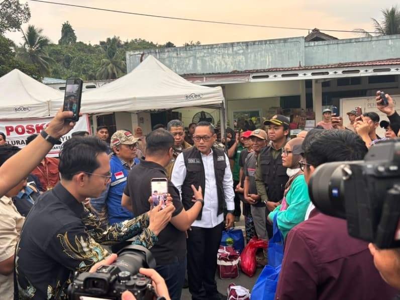 Seno Aji Kunjungi Lokasi Kebakaran di Tenggarong. (Foto: Aswin/Pusaranmedia.com)