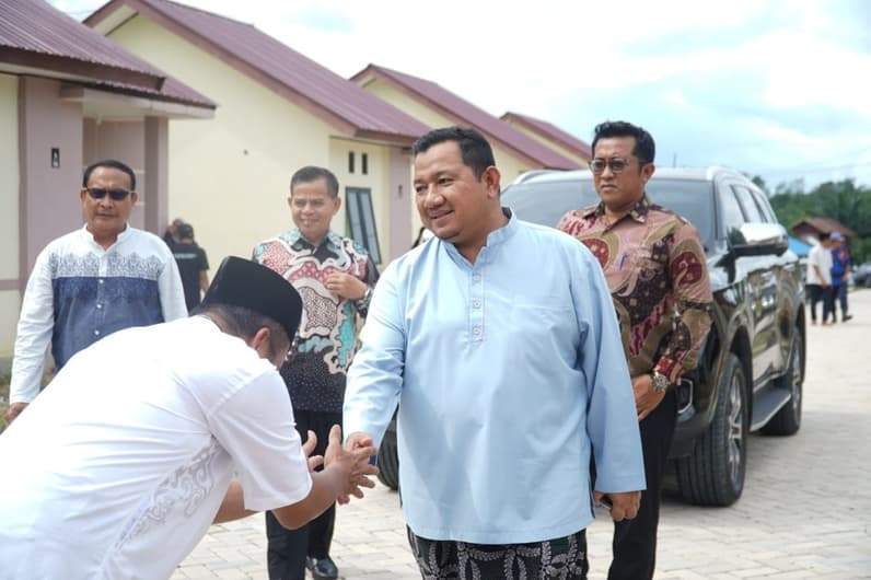 Bupati PPU, Mudyat Noor meninjau bantua rumah untuk korban kebakaran di Kelurahan Maridan. (Foto: Humas Setkab PPU).