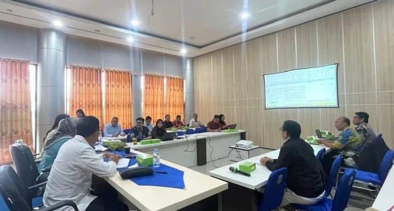Momen rapat pembahasan Raperda antara Pansus III dan Dinas PUPR - Perkim Kaltara. (Foto: Istimewa)