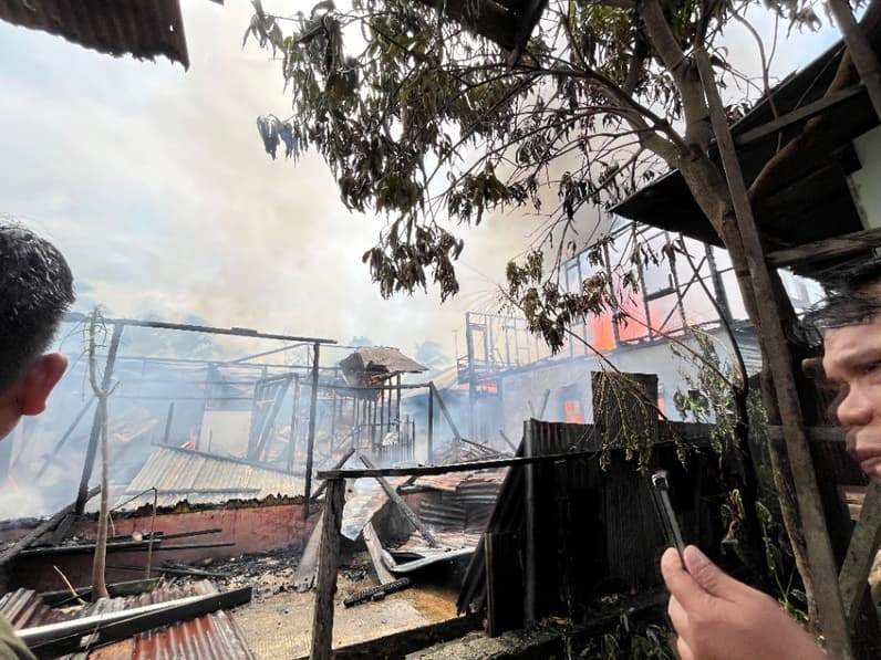 Kebakaran di Gang Pulau Panjang. (Foto: Nur Hidayah/ pusaranmedia.com)