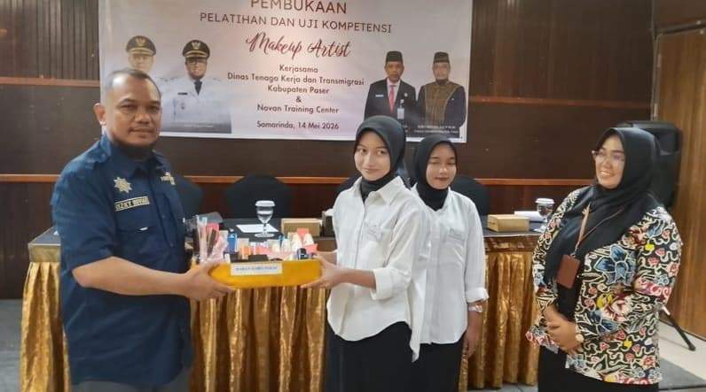 Saat pembukaan pelatihan makeup yang dilaksanakan Disnakertrans Paser. (Foto: Dok.Disnakertrans Paser)