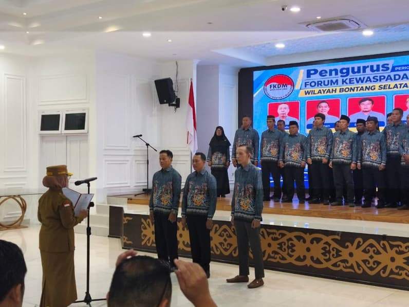 Wali Kota Bontang, Neni Moerniaeni Lantik FKDM Kota Bontang (Dok:Lutfi Aziz/Pusaranmedia.com)