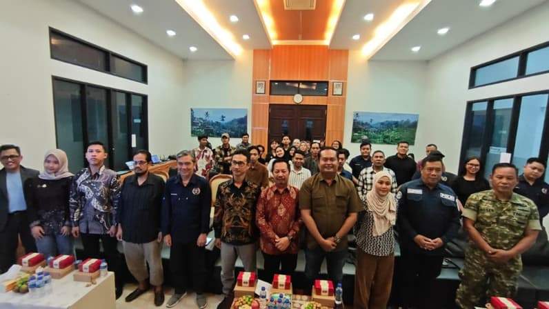 Persatuan Wartawan Indonesia (PWI) Kabupaten Kutai Kartanegara (Kukar) menggelar pembekalan Kode Etik Jurnalistik (KEJ) yang dipadukan dengan pelatihan public speaking bagi para wartawan (Foto: PWI Kukar)