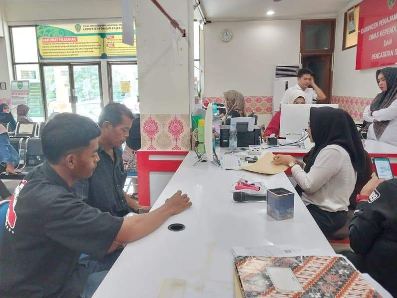 Pusat layanan administrasi kependudukan di kantor Disdukcapil PPU. (Foto: Adi Kade/Pusaranmedia.com).