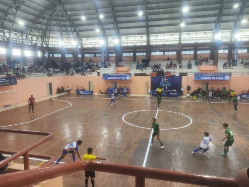 Pelaksanaan Paser Futsal Open Championship 2026 di GOR Sadurengas. (Foto : Luthfi/Pusaranmedia.com)