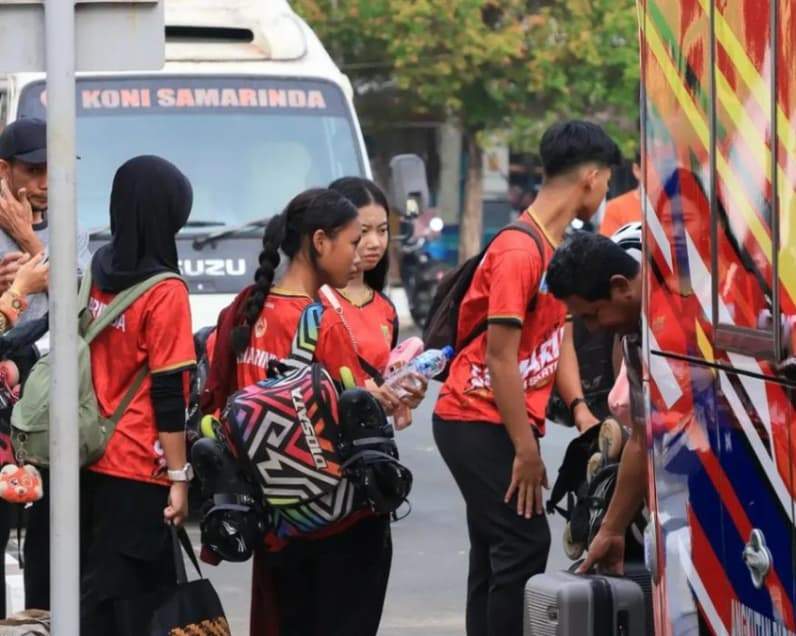 Keberangkatan atlet sepatu roda menuju Porprov Kaltim di Kabupaten Paser, Kamis (29/10/2026). (Foto: Dok. Disporapar Samarinda)