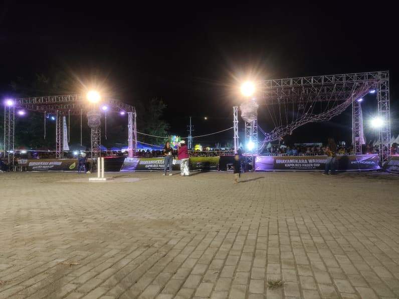 Bhayangkara Warrior Kapolres Paser Cup 2026 ditonton ribuan orang. (Foto: Luthfi/Pusaranmedia.com)