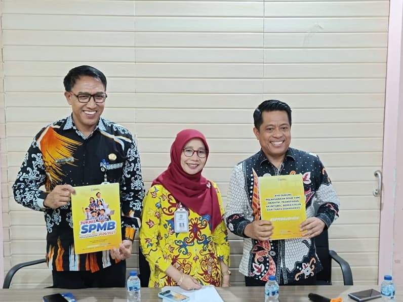 Disdikbud Balikpapan menggelar press release terkait pelaksanaan SPMB 2026/2027 di aula kantor, Kamis (4/6/2026). (Foto: Achmad Fadillah/Pusaran media.com)