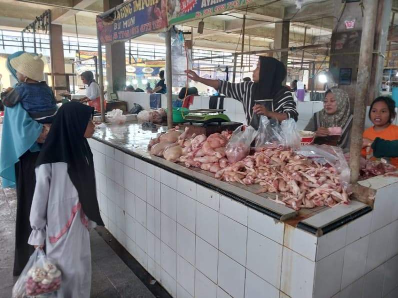 Pasar Induk Penajam, Kelurahan Nenang, Kecamatan Penajam, PPU. (Foto: Adi Kade/Pusaranmedia.com).