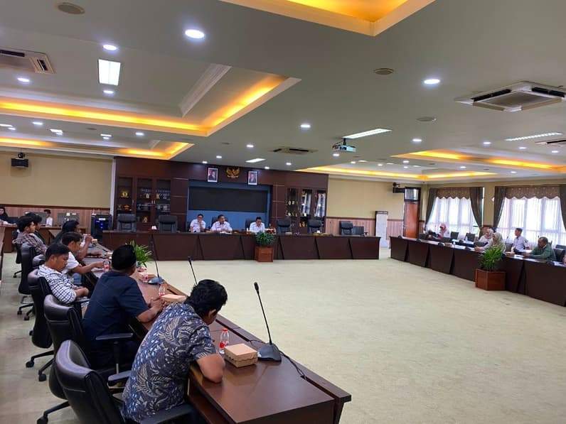 rapat dengar pendapat (RDP) yang membahas kondisi infrastruktur jembatan desa sungai payang kecamatan loa kulu (Foto: Aswin/pusaranmedia.com)