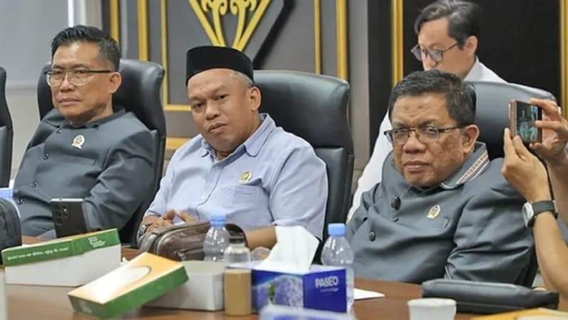 Anggota DPRD Kaltara dari dapil III Malinau, Agus Salim (tengah), saat mengikuti RDP Pengawasan Distribusi BBM pada pekan ini. (Foto: Istimewa)