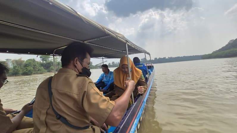 Dinas Perikanan Berau menelusuri penyebab kematian ikan di kawasan Sungai Segah. (Foto: Dinas Perikanan Berau)