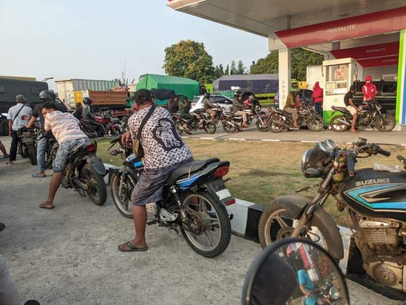 Antrean panjang di APMS Kecamatan Nunukan Selatan (Foto: Diansyah/pusaranmedia.com)