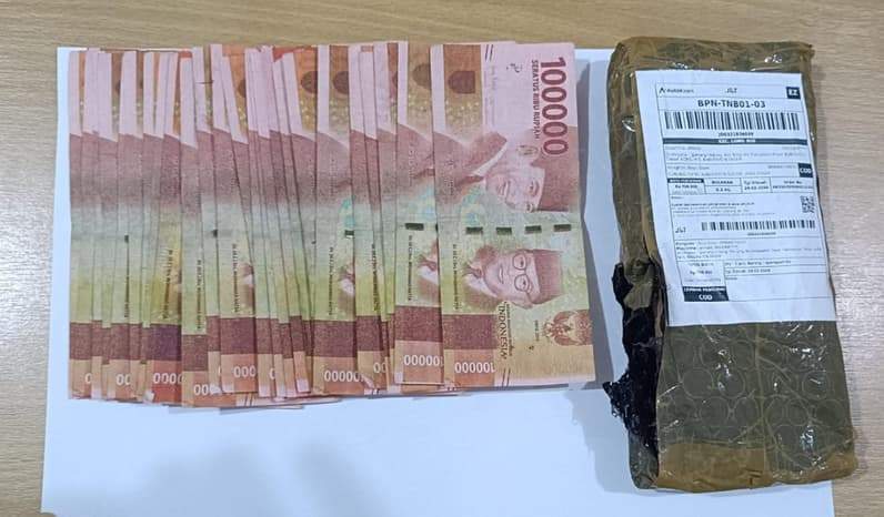 Barang bukti pengungkapan kasus peredaran uang palsu di Kecamatan Long Ikis, Kabupaten Paser. (Foto: Satreskrim Polres Paser)
