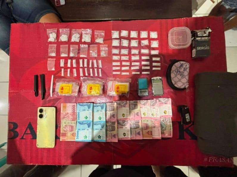 Barang bukti pengungkapan kasus sabu yang dilakukan tersangka TJ di Kecamatan Tanah Grogot. (Foto: Dok Satresnarkoba Polres Paser