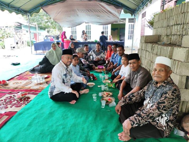 Acara Syukuran Acong Asfiyek (batik putih) setelah menjadi Anggota DPRD Paser periode 2024-2029. (Foto : Luthfi/pusaranmedia.com)