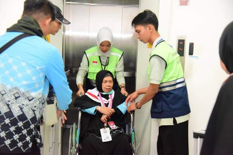 Sebanyak 359 calon jemaah haji Kloter 1 asal Samarinda diberangkatkan dari Bandara SAMS Sepinggan Balikpapan menuju Madinah, Sabtu (26/4/2026) malam. (Foto: Bandara SAMS Sepinggan)