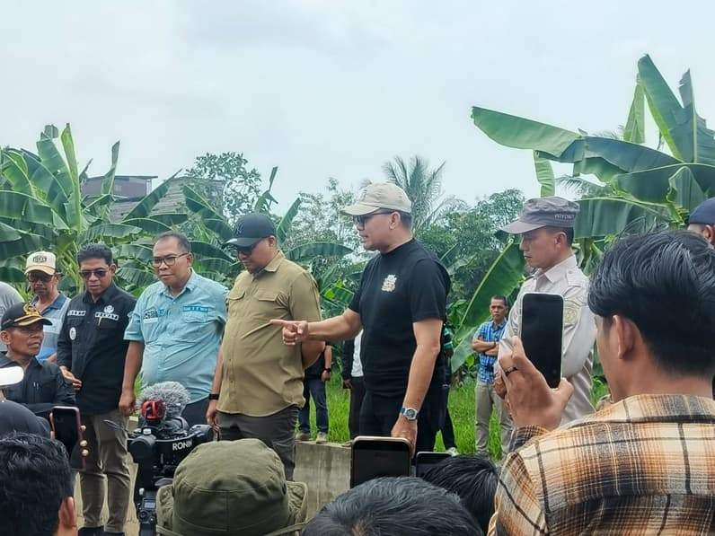 peninjauan lapangan yang melibatkan Pemkab Kukar, Pemkot Samarinda, pemerintah provinsi, serta Balai Wilayah Sungai (BWS) (Foto: Aswin/pusaranmedia.com)