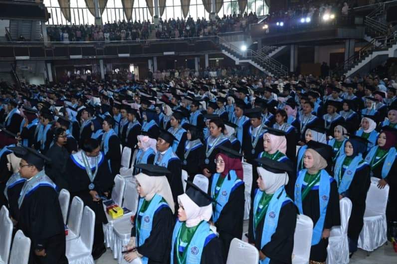 UMBJM mewisuda 561 sarjana baru di Gedung Sultan Suriansyah, Selasa (6/10/2026). (Foto: Fathurrahman/UMBJM)