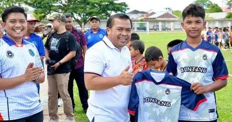 Pembukaan Turnamen Kelompok Usia (KU) 10 dan KU 14 se-Kota Bontang. (Foto: Lutfi Aziz/Pusaranmedia.com)