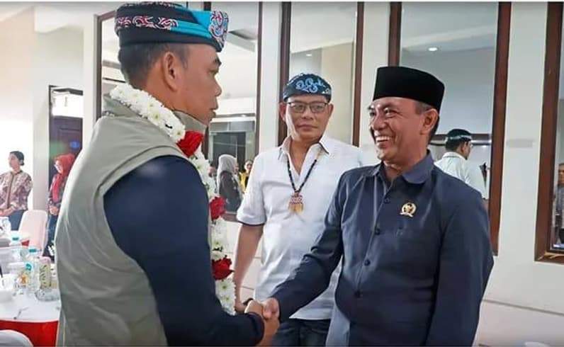 Ketua Komisi I DPRD Kaltara, Alimuddin (kanan), saat menyambut Kapolda Kalimantan Utara yang baru. (Foto : Istimewa)