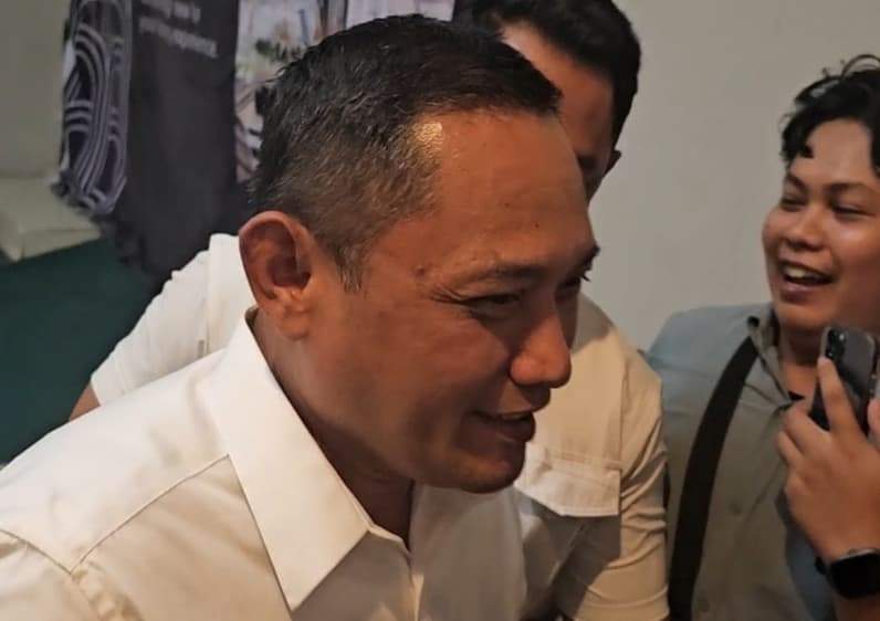 Wakil Gubernur Kaltim Seno Aji saat dihadang awak media. (Foto: Herdi/Pusaranmedia.com)