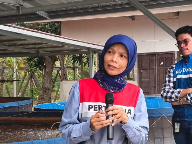 Head of Communication Relations and CID Zona 10 PHKT, Elis Fauziyah saat berkunjung ke Desa Sebakung Jaya, Kecamatan Babulu, PPU. (Foto: Adi Kade/Pusaranmedia.com)