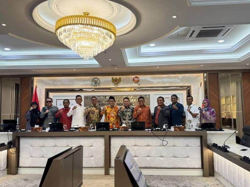 Momen foto bersama di Kantor Fraksi PKS DPR RI. (Foto : Istimewa)