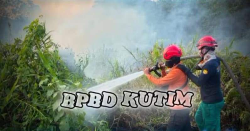 BPBD Kutai Timur saat melakukan pemadaman lahan di Kutim. (Foto: Dok.BPBD Kutim)